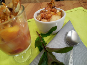 Teplý kompot s čerstvých broskví na slaném másle se zázvorem - www.chytrevarime.cz