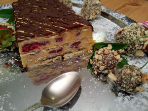 Mille feuille z vanilkových sušenek, citrónového krému a sezónního ovoce