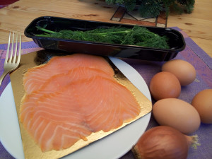 Bylinkové vaječné rolky s uzeným lososem - suroviny - www.chytrevarime.cz