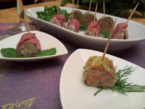 Pomelo v roastbeefu s čerstvým sýrem - Bylinkové vaječné rolky s uzeným lososem - www.chytrevarime.cz