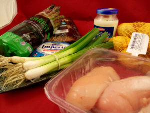 Roláda ze sekaného kuřecího masa plněná zeleným chřestem, jarní bramborový salát - suroviny - www.chytrevarime.cz