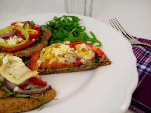 Sezónní pizza ze semínek chia a pohankové mouky - www.chytrevarime.cz